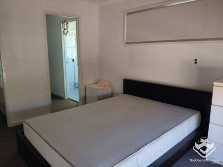 THOWNHOUSE IN FAMILY-FRIENDLY NOTTINGHAM SQUARE Furnished - Photo 4