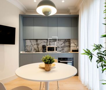 Modern Designer Studio in Salamanca District - Photo 6