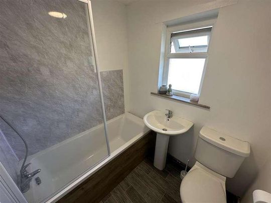 Coniston Grove,baildon, BD17 - Photo 1