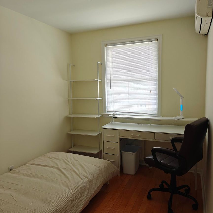 For Lease - 374 Central Park Boulevard Unit# Room #9, Oshawa, Ontario - Photo 1