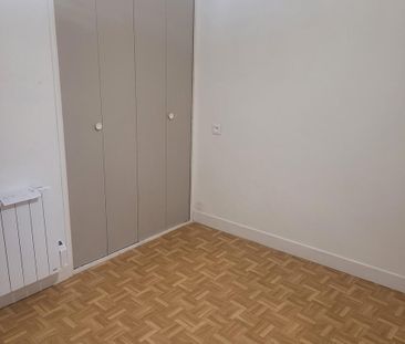 Au 1er étage sans ascenseur, un appartement comprenant: cuisine din... - Photo 1