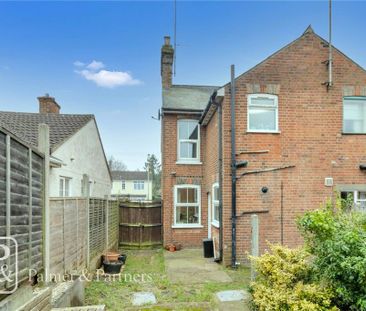 2 bedroom end of terrace house to rent - Photo 5