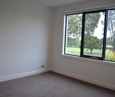 2/1 Ramu Grove, Ashburton - Photo 2