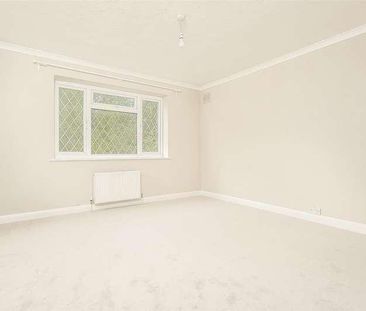 Holly Lane East, Banstead, SM7 - Photo 2