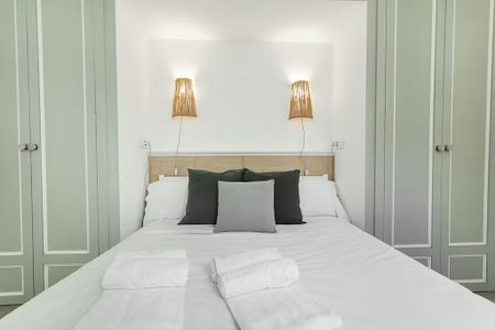 Carrer de Mirallers, Barcelona, Catalonia 08003 - Photo 4