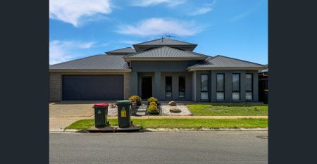 5 Bedroom Home Modern Family Living in Orleana Waters! - Photo 3