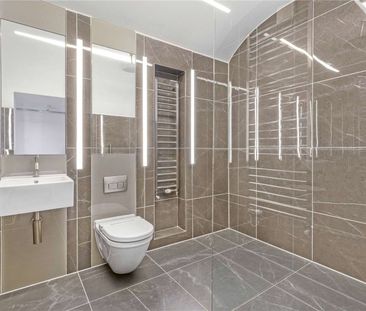 Superb 4 bedroom duplex apartment with a private courtyard in close... - Photo 5