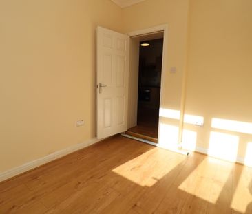 2 Bed Flat, Ashgrove Road, IG3 - Photo 4