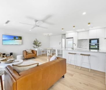 Fully Furnished Modern Luxe Top Floor Apartment with Ocean Views - Photo 6