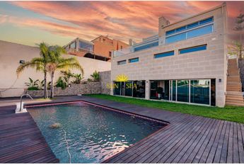 Long term rental, Luxury house with 5 bedrooms in Los Balcones - Los Altos del Edén, Torrevieja Alicante.