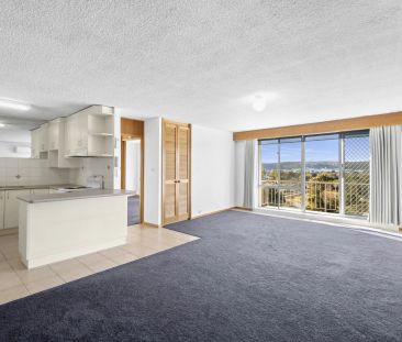 Spacious and Light-Filled Two-Bedroom Unit in Peaceful Crestwood - Photo 5