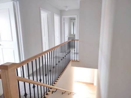 For Lease - 4 Sam Battaglia Crescent, Georgina, Ontario - Photo 2