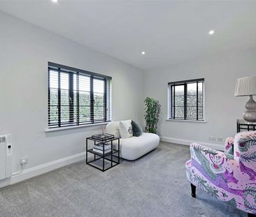 A recently updated two bedroom cottage, located on the Harleyford E... - Photo 1