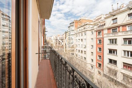 Apartment 63m² with terrace to rent in Dreta de l'Eixample, Barcelona - Photo 2