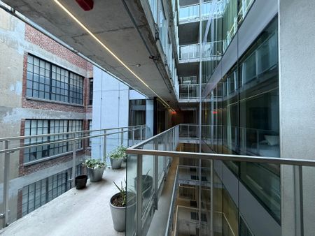 456 Rue De La Gauchetière O., Montréal (Ville-Marie), QC H2Z - Photo 2
