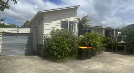 Sunny and inviting! - Photo 4