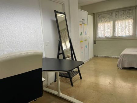 Carrer de Mallorca, Barcelona, Catalonia - Photo 3