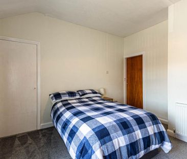 3 bedroom end of terrace house to rent - Photo 2