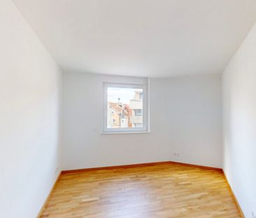 Familienfreundliche 4-Zimmer-Wohnung mit Loggia und zwei Bädern - Photo 1