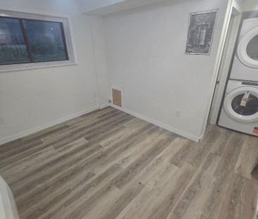 Newly renovated 2 1/2 for rent - Photo 1