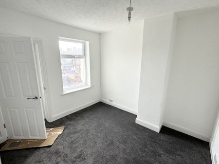 Walton Road, Lowestoft - Photo 3