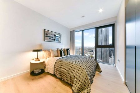 Apartment in 10 George Street, luxury waterside commute-free living and 6,000 sq ft of enviable amenities space. High speed Virgin media broadband included. - Photo 3