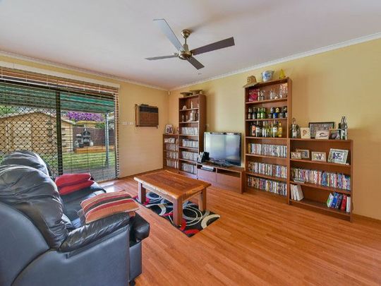 Spacious Family Living with Open Plan Design - Photo 1