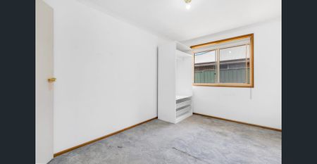 Neat 4 bedroom with ensuite - Photo 3