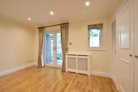 Beechcroft Manor, WEYBRIDGE, KT13 - Photo 2