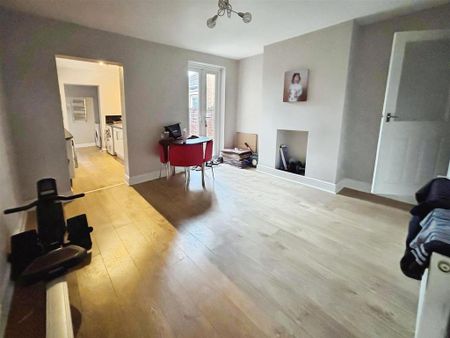 3 bedroom terraced house to rent - Photo 2