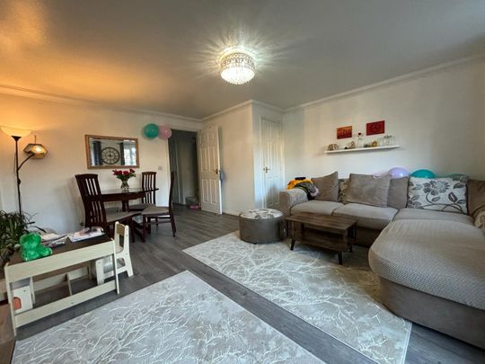 Knightwood Close, Farnborough, GU14 - Photo 1