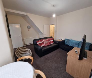 4 bedroom terraced house to rent - Photo 2