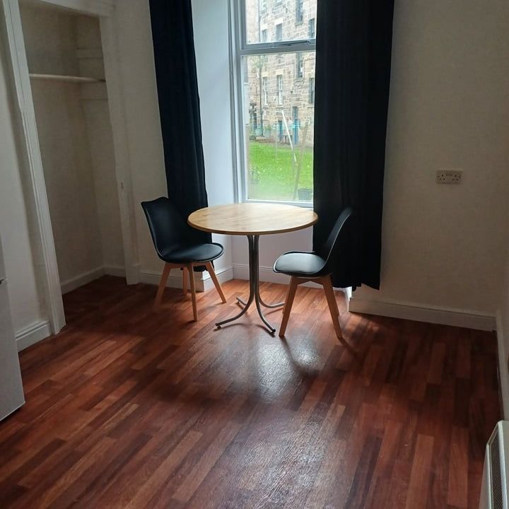 2 Bed Flat, Otago Street, G12 - Photo 1