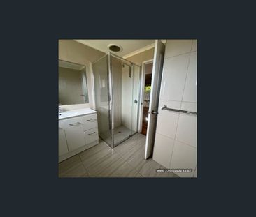 4 BEDROOM HOUSE IN GREAT LOCATION!!! - Photo 4