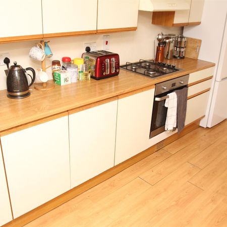 Room For Rent Raymond Terrace, Pontypridd - Photo 3