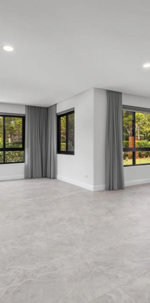 Spacious five-bedroom home - $2200/w. Together with two studios - $3000/w - Different Entry - Photo 1