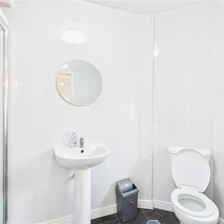 Flat 1, Room 2 - Photo 1