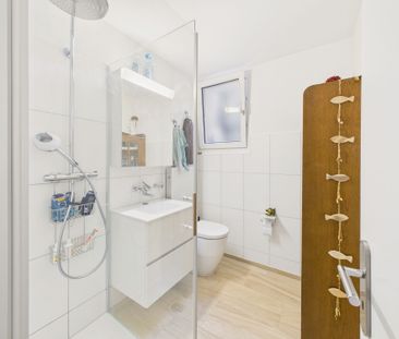 Traumhafte 3.5-Zimmer-Terrassenwohnung mit Zürichseeblick in Wädenswil - Photo 4
