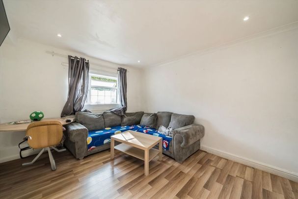Highfield Road, W3, London - Photo 1