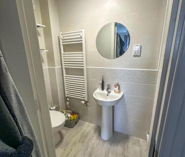 3 bedroom semi-detached house to rent - Photo 5