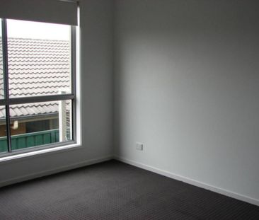 4 BEDROOM MODERN FAMILY HOME WITH ENSUITE DOUBLE GARAGE AND QUIETLY... - Photo 4