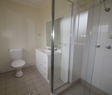 Neat And Tidy 3 Bedroom Family Home - Photo 5