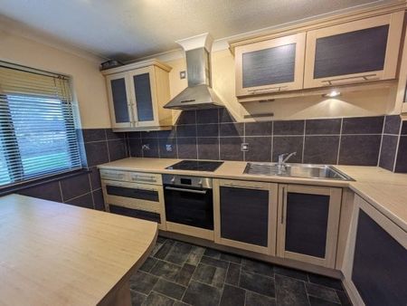 Horley 2 bedroom flat to rent - Photo 3