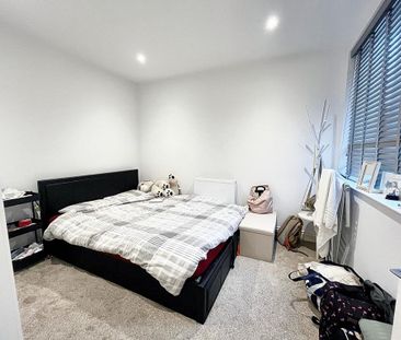 4 bedroom semi-detached house to rent - Photo 3