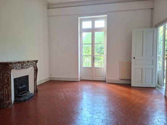 Location Appartement 5 pièces 151m² NIMES 30000 - Photo 1