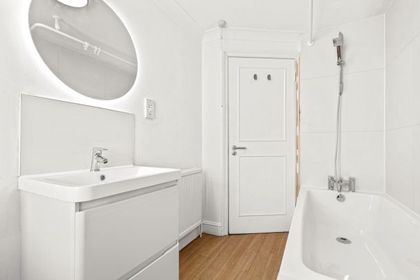 Room in a Shared Flat, West Hill, SW18 - Photo 1