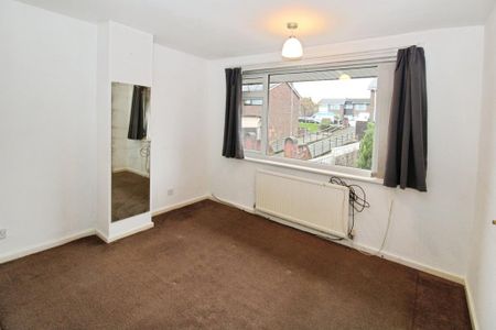 4 bedroom semi-detached house to rent - Photo 3