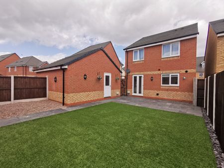 Four bed detached house - Photo 2