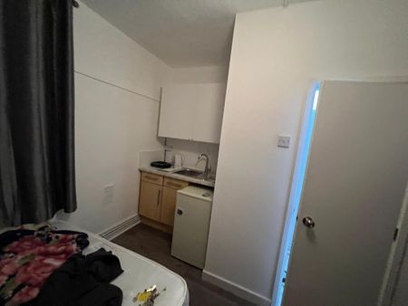 Studio to rent - Photo 3