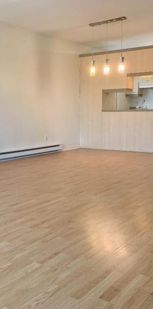 Grand 4 1/2 style condo à louer à Boisbriand - Photo 1